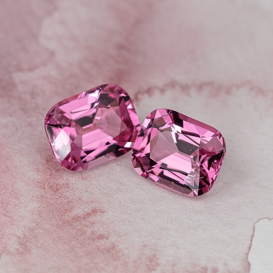 Spinel Hồng giúp giảm hiểu lầm và xung đột từ sao Thổ Tú